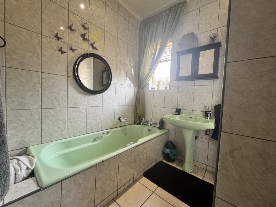3 Bedroom Property for Sale in Neserhof North West